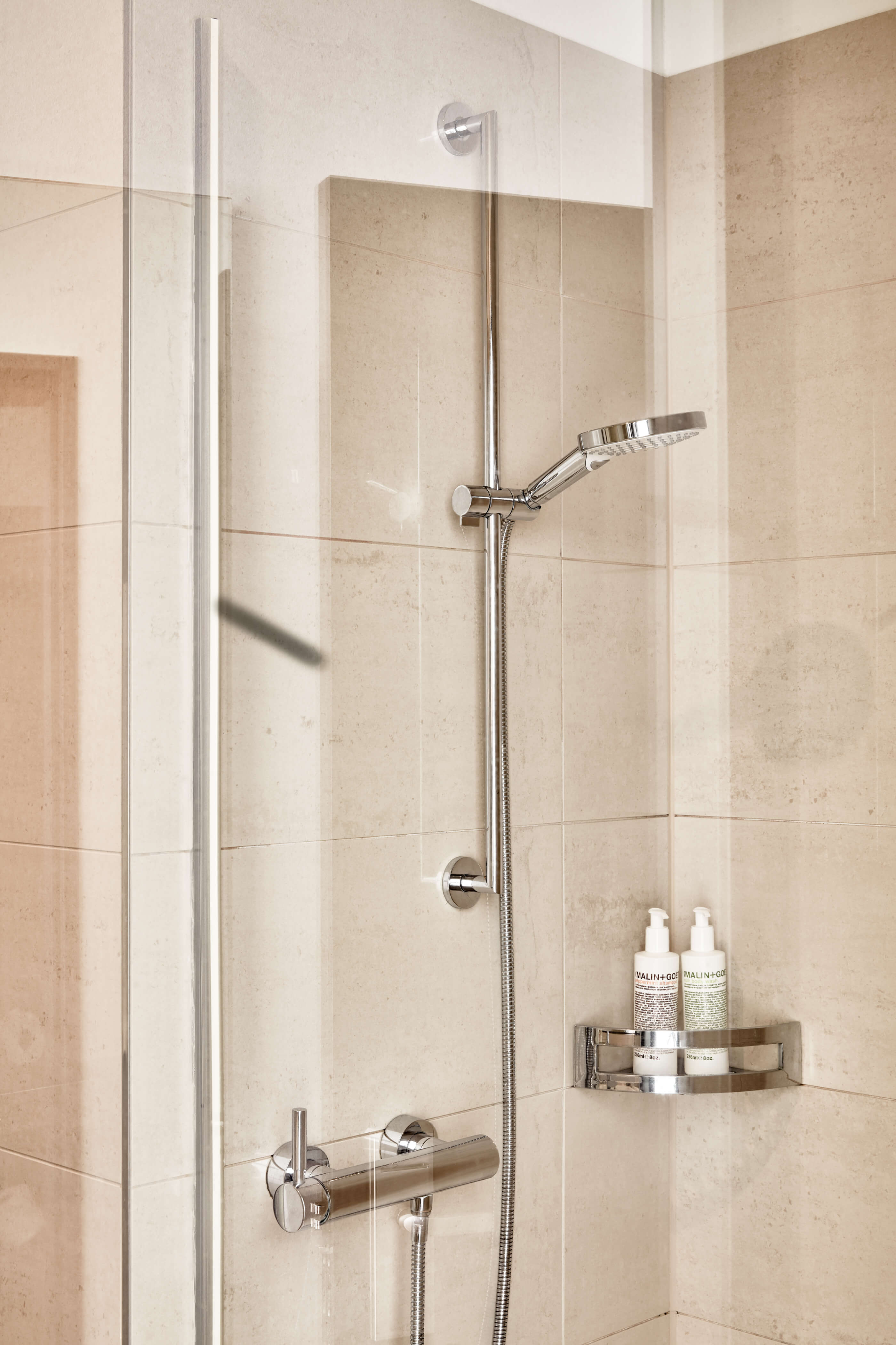 Badezimmer The Pure Hotel Frankfurt